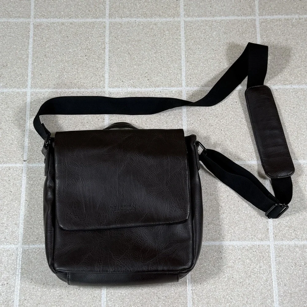 Kenneth Cole Reaction Risky Business Leather Messenger Bag Brown